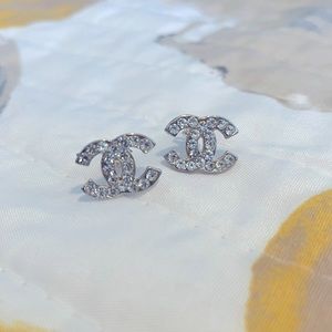 C logo studs